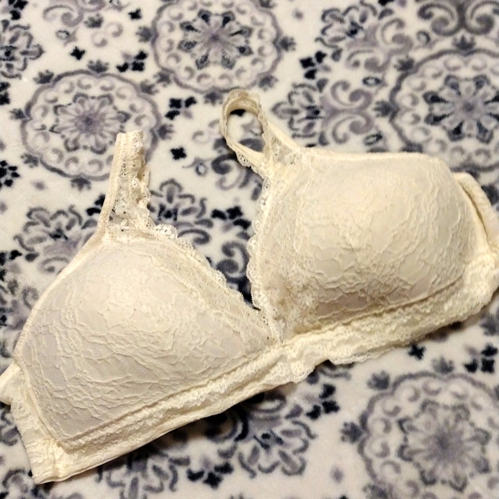 Cream Secret Treasures Lacey Lined Bralette in Sz Large Comfy GUC